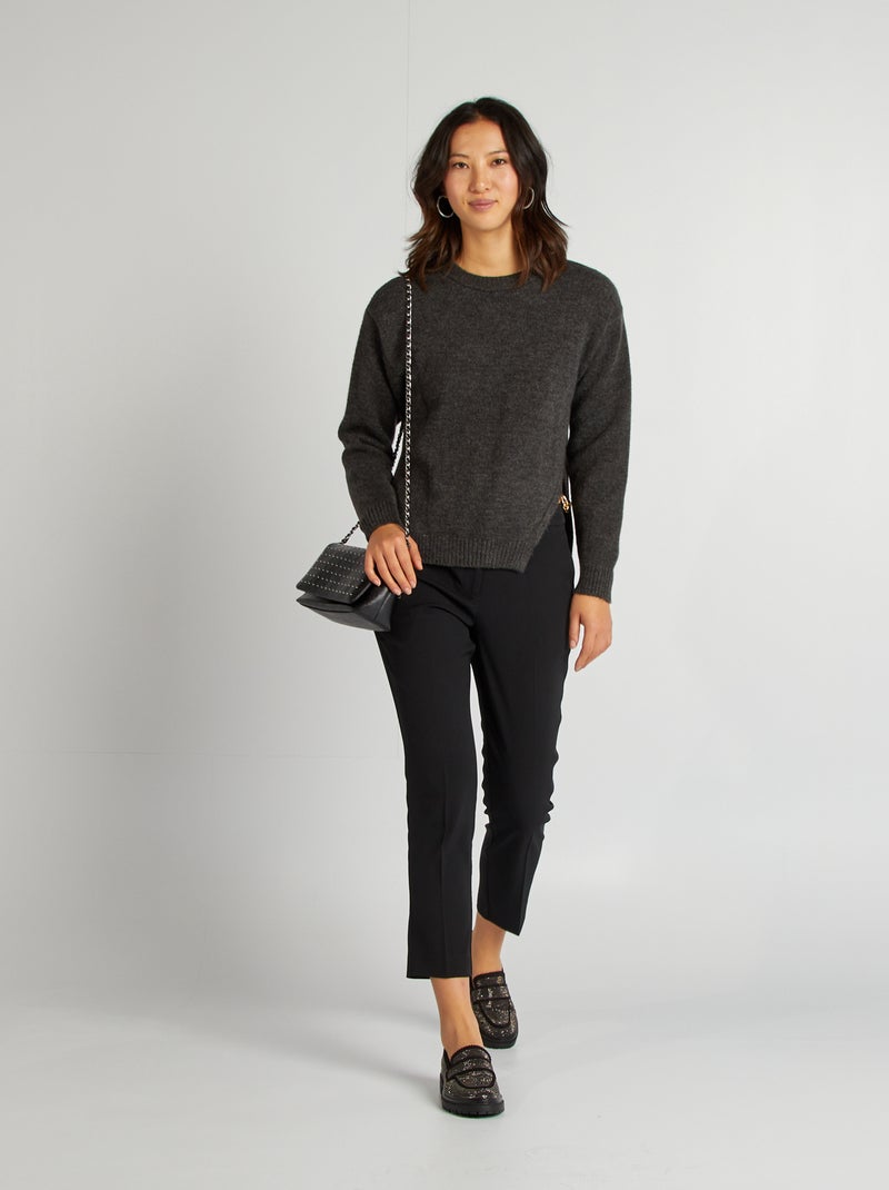 Pull en maille tricot avec chaine dorée fantaisie Gris - Kiabi