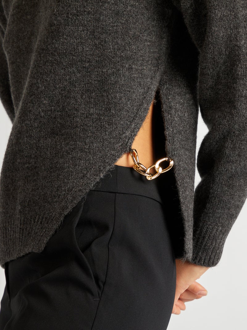 Pull en maille tricot avec chaine dorée fantaisie Gris - Kiabi