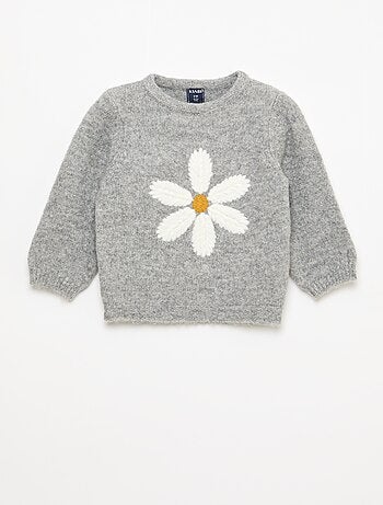 Pull en tricot avec broderie