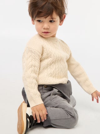 Pull en tricot torsadé