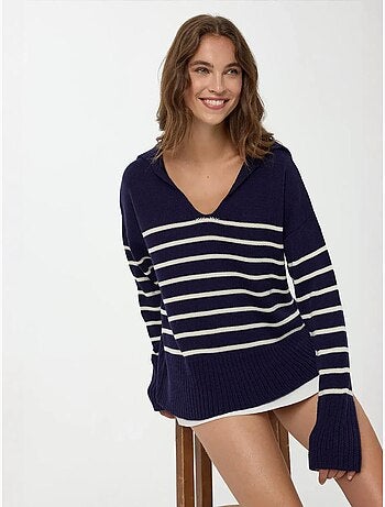 Pull rayé à col en V
