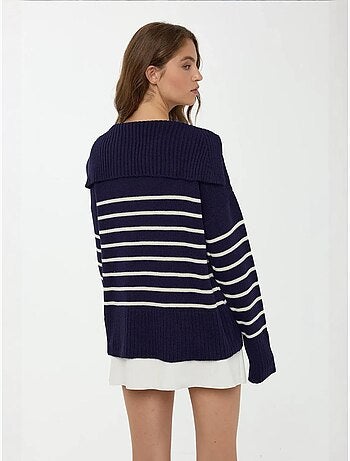 Pull rayé à col en V