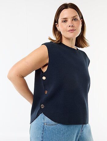 Pull sans manches avec boutons dorés sur côté
