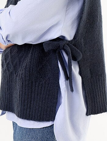 Pull sans manches avec nouette sur les côtés
