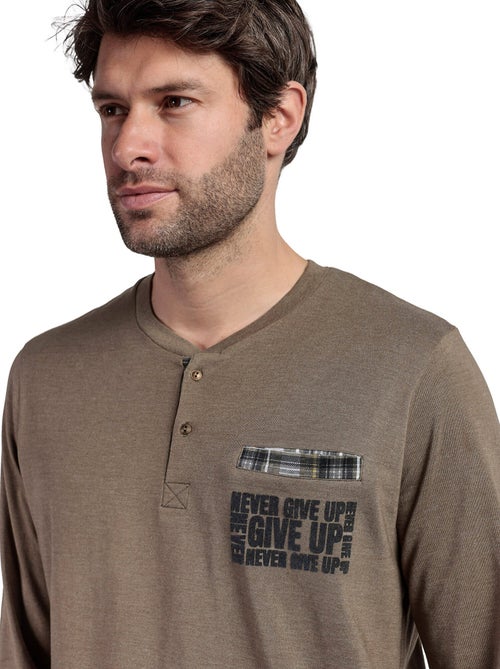 Pyjama pantalon top manches longues never give you up - Kiabi Pyjama pantalon top manches longues never give you up - Kiabi