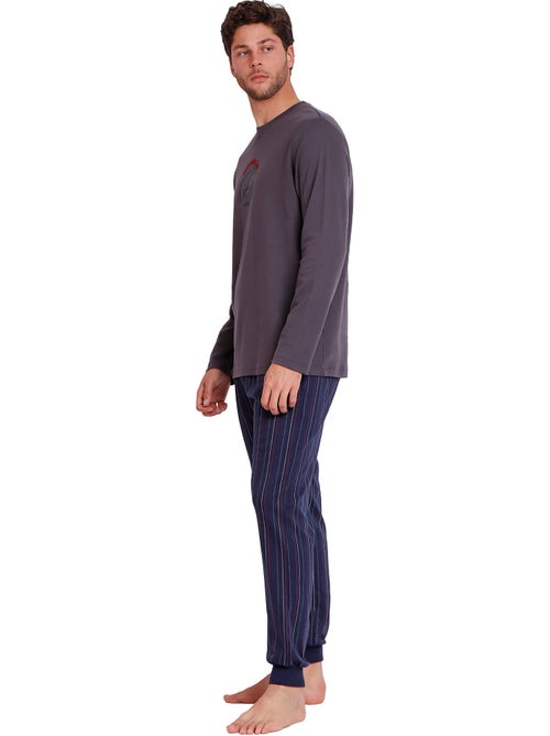 Pyjama tenue pantalon top manches longues gentlemen sclub - Kiabi Pyjama tenue pantalon top manches longues gentlemen sclub - Kiabi