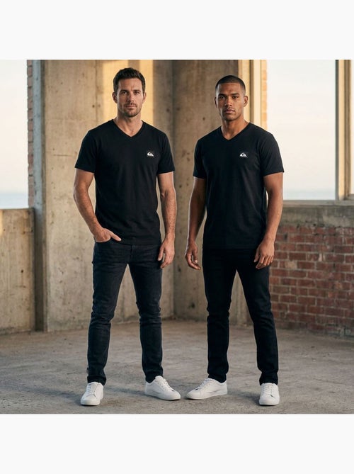 Quiksilver Pack de 2 T Shirts Homme 100% Coton Col Rond ou Col V - Kiabi Quiksilver Pack de 2 T Shirts Homme 100% Coton Col Rond ou Col V - Kiabi