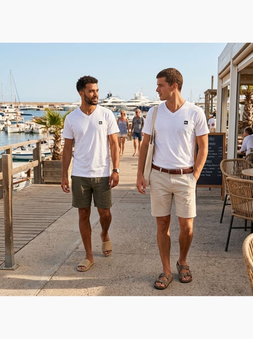 Quiksilver Set van 2 heren T-shirts 100% katoen, ronde hals of V-hals - Kiabi Quiksilver Set van 2 heren T-shirts 100% katoen, ronde hals of V-hals - Kiabi