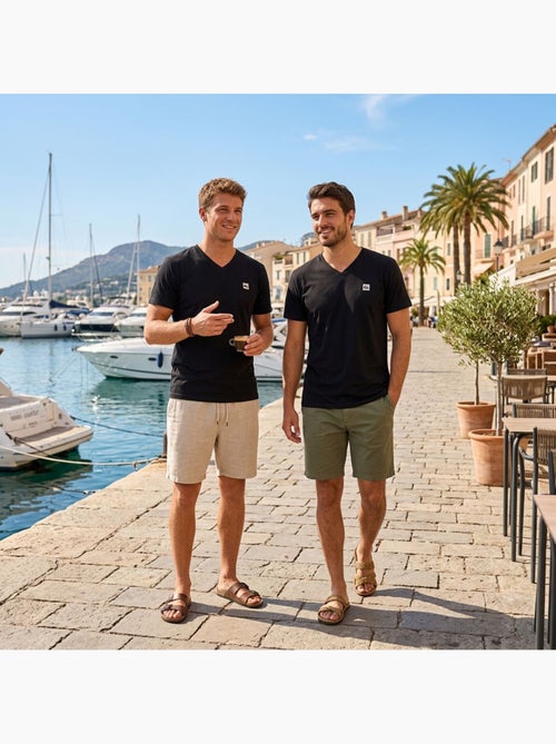 Quiksilver Set van 2 heren T-shirts 100% katoen, ronde hals of V-hals - Kiabi Quiksilver Set van 2 heren T-shirts 100% katoen, ronde hals of V-hals - Kiabi