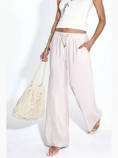 Rechte broek met elastische taille en modal-touch hiccup - Kiabi Rechte broek met elastische taille en modal-touch hiccup - Kiabi