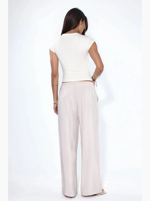 Rechte broek met elastische taille en modal-touch hiccup - Kiabi Rechte broek met elastische taille en modal-touch hiccup - Kiabi