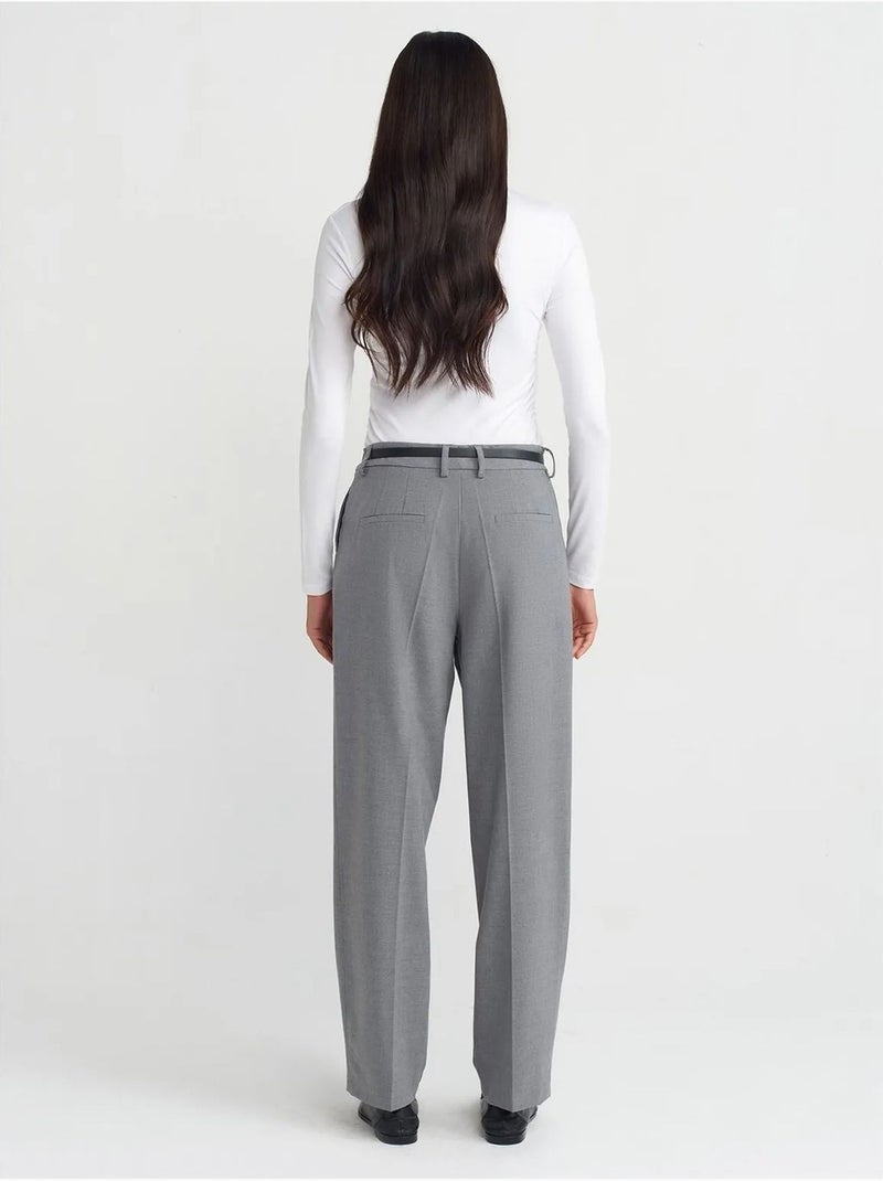 Rechte crêpe broek met ceintuur dilvin Grijs - Kiabi