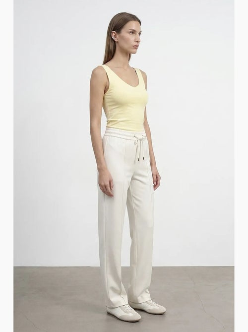 Rechte crêpe broek met trekkoord in de taille dilvin - Kiabi Rechte crêpe broek met trekkoord in de taille dilvin - Kiabi