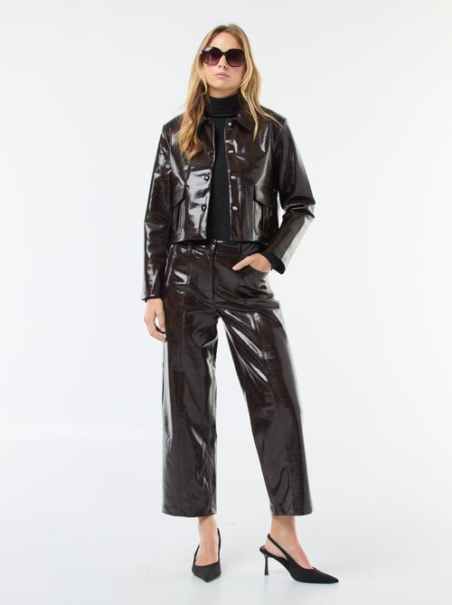 Rechte, imitatieleren broek met 'slangenhuideffect' - Kiabi