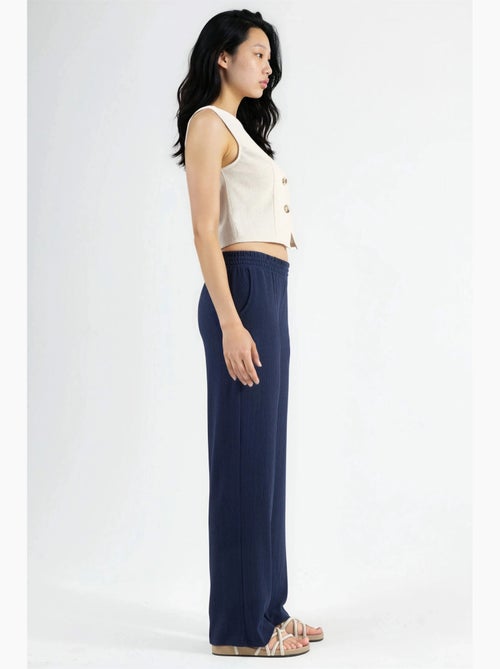 Rechte pijp broek met textuur hiccup - Kiabi Rechte pijp broek met textuur hiccup - Kiabi