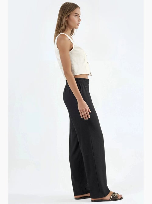 Rechte pijp broek met textuur hiccup - Kiabi Rechte pijp broek met textuur hiccup - Kiabi