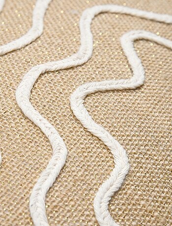 Rechthoekig beige kussen met reliëf