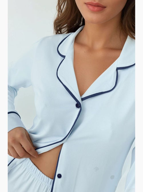 Relaxed fit pyjamaset met lange mouwen, extra zachte touch en overhemdkraag hiccup - Kiabi Relaxed fit pyjamaset met lange mouwen, extra zachte touch en overhemdkraag hiccup - Kiabi