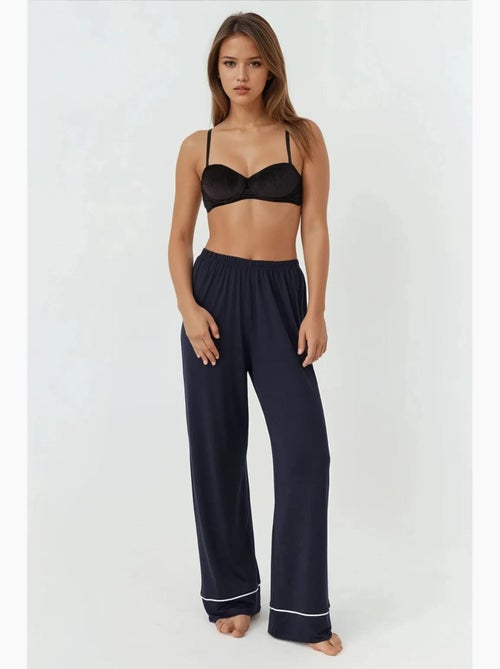 Relaxed fit pyjamaset met lange mouwen, extra zachte touch en overhemdkraag hiccup - Kiabi Relaxed fit pyjamaset met lange mouwen, extra zachte touch en overhemdkraag hiccup - Kiabi