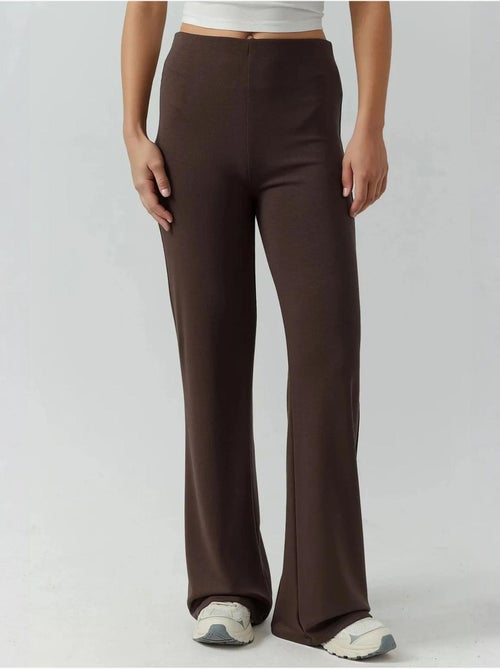 Relaxed fit sweatpants met rechte pijpen met modal-touch hiccup - Kiabi Relaxed fit sweatpants met rechte pijpen met modal-touch hiccup - Kiabi