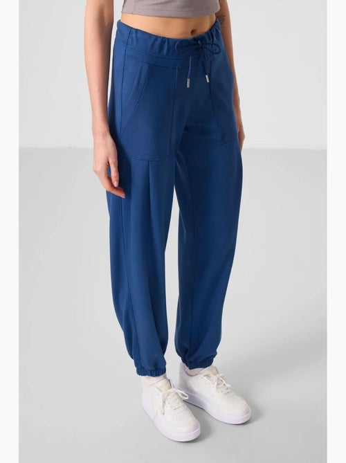 Relaxte broek van crêpe met middelhoge taille en zak tommy - Kiabi Relaxte broek van crêpe met middelhoge taille en zak tommy - Kiabi