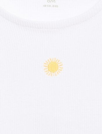 Ribstof top met golvende zoom