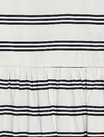 Robe à bretelles volantées à motif