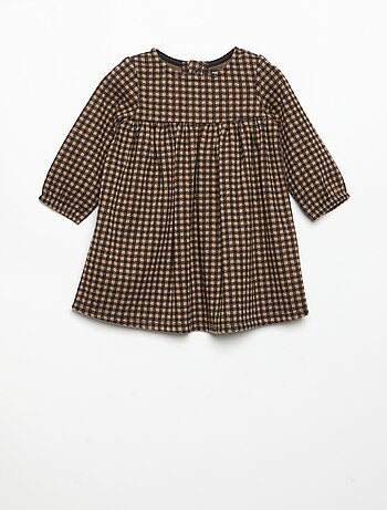 Robe à carreaux et manches longues