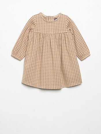 Robe à carreaux et manches longues