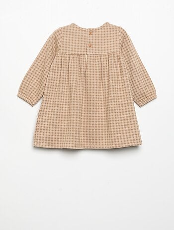 Robe à carreaux et manches longues