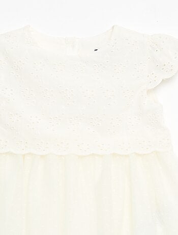 Robe à manches courtes avec broderies anglaise et tulle