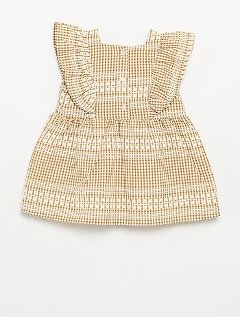 Robe à volants et motif à carreaux