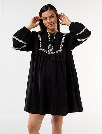 Robe ample de maternité avec broderies