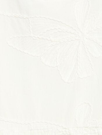 Robe avec broderies fleurs fantaisies