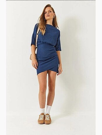 Robe basique avec taille élastique, manches chauve-souris et jupe à volants lucci