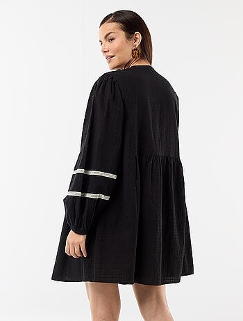 Robe bouffante de maternité avec broderies
