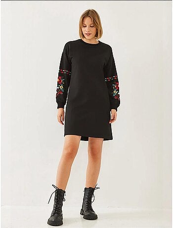 Robe brodée lucci