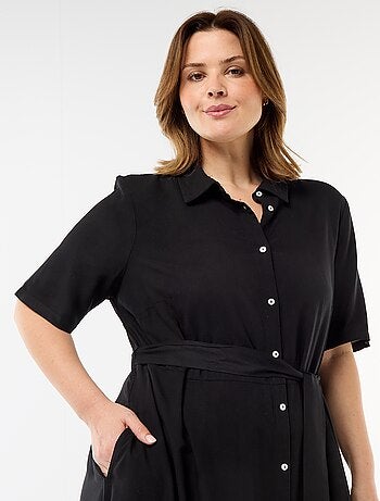 Robe chemise à manches courtes avec ceinture à la taille