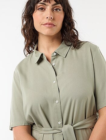 Robe chemise à manches courtes avec ceinture à la taille