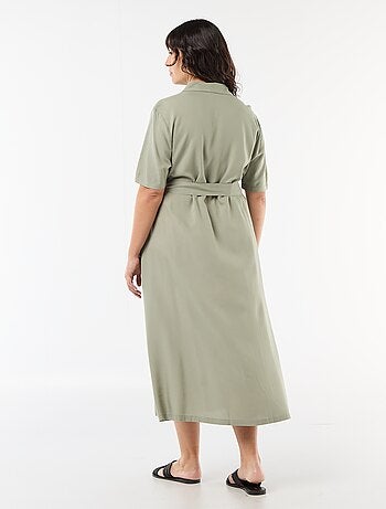 Robe chemise à manches courtes avec ceinture à la taille