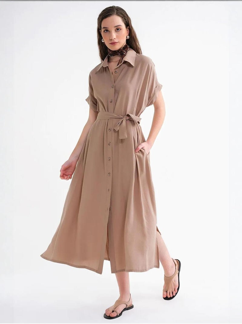 Robe chemise mi-longue à col en v et cordon de serrage mixray Camel - Kiabi