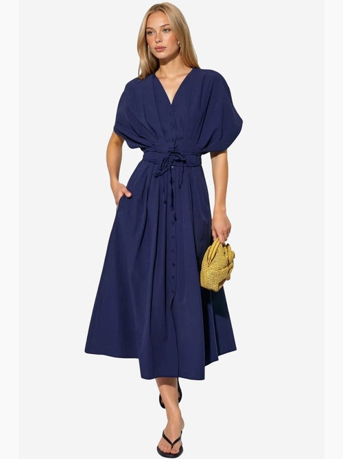 Robe chemise midi décontractée à col en v busem - Kiabi Robe chemise midi décontractée à col en v busem - Kiabi