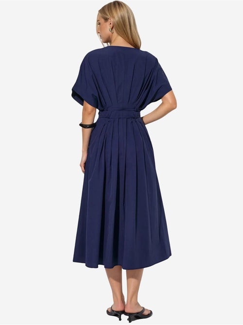Robe chemise midi décontractée à col en v busem - Kiabi Robe chemise midi décontractée à col en v busem - Kiabi