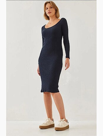 Robe côtelée basique à manches longues et col carré lucci