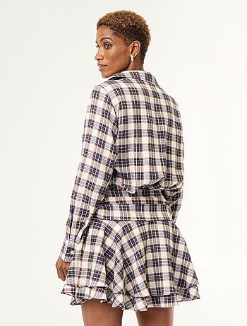 Robe courte à carreaux avec col chemise