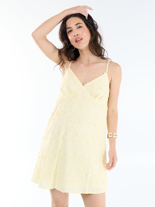 Robe courte à fines bretelles avec broderies all-over - Kiabi