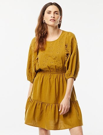 Robe courte à manches bouffantes