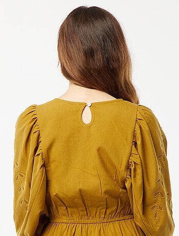 Robe courte à manches bouffantes