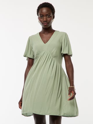 Robe courte à manches courtes avec base volantée