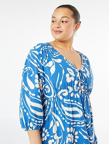 Robe courte à motif avec manches longues